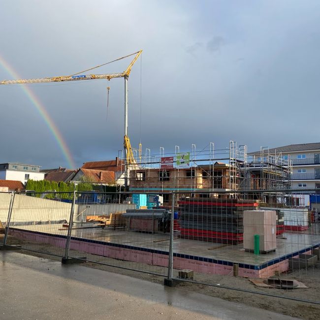 Feierabend-Idylle auf der Wi-Se-Le-Baustelle 🏠

Tagsüber kommen wir im zweiten Bauabschnitt mit dem Mehrfamilienhaus B - dem  Ersten von zwei Mehrfamilienhäusern - dank vieler fleißiger Hände zügig voran 💪

#mehrfamilienhaus #handwerker #maurer #regional #badwurzach_allgäu #mitteninderstadt